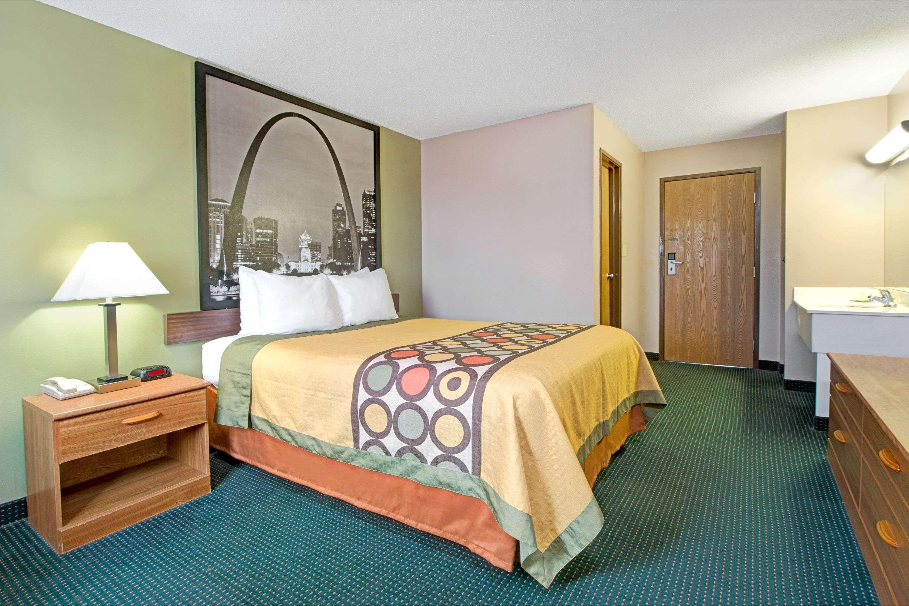 Super 8 By Wyndham Eureka/Six Flags Nearby Hotel Kültér fotó