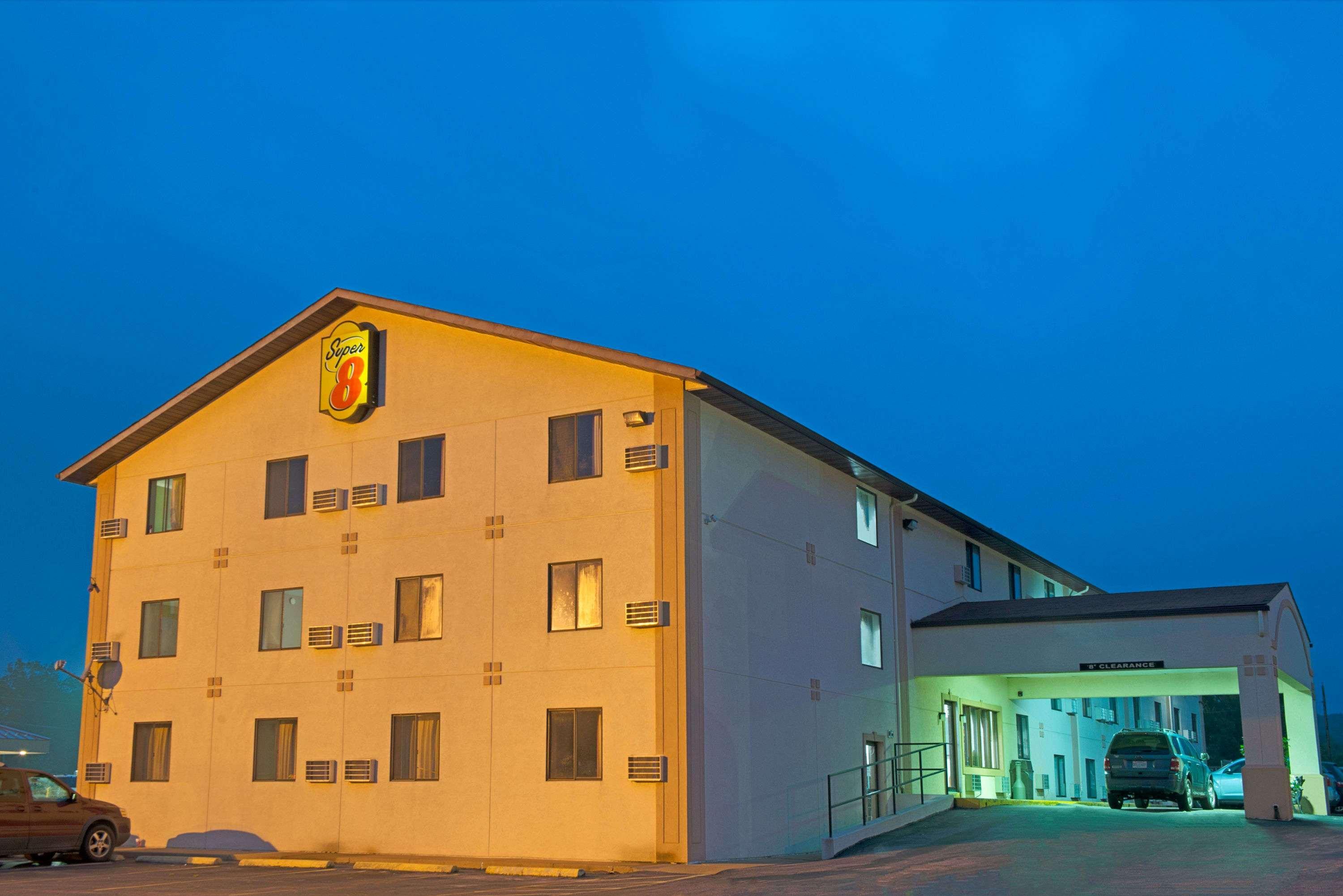 Super 8 By Wyndham Eureka/Six Flags Nearby Hotel Kültér fotó