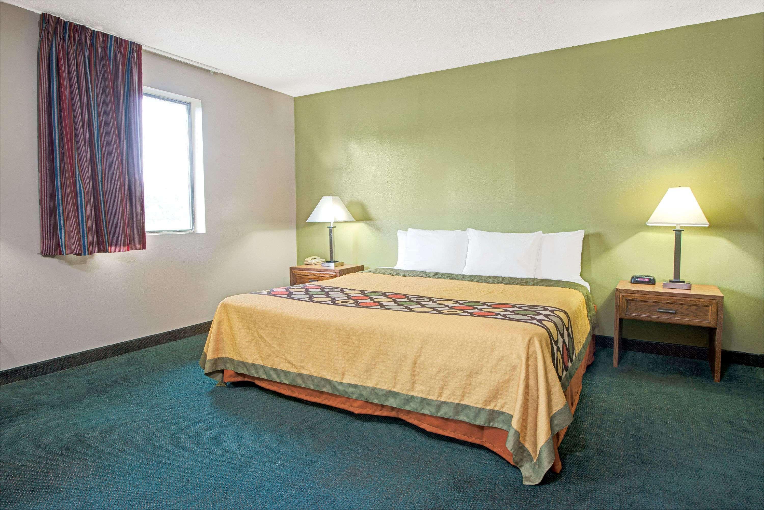 Super 8 By Wyndham Eureka/Six Flags Nearby Hotel Kültér fotó